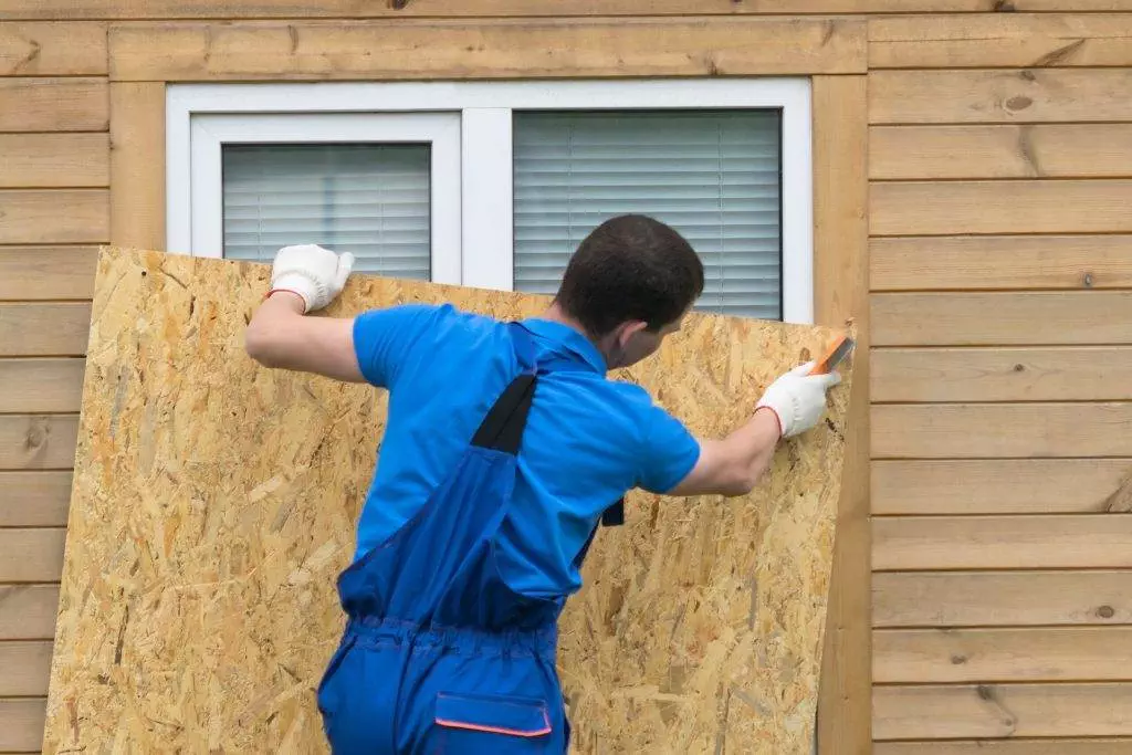 Do You Need To Board Up Windows If You Have Hurricane Windows?